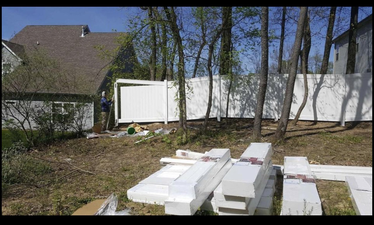 Vinyl backyard installation: Panels going up around the backyard.